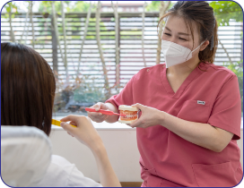 予防歯科〜一生自分の歯で生涯を過ごせるように、患者様１人１人に合わせた予防プログラムをご用意しています。